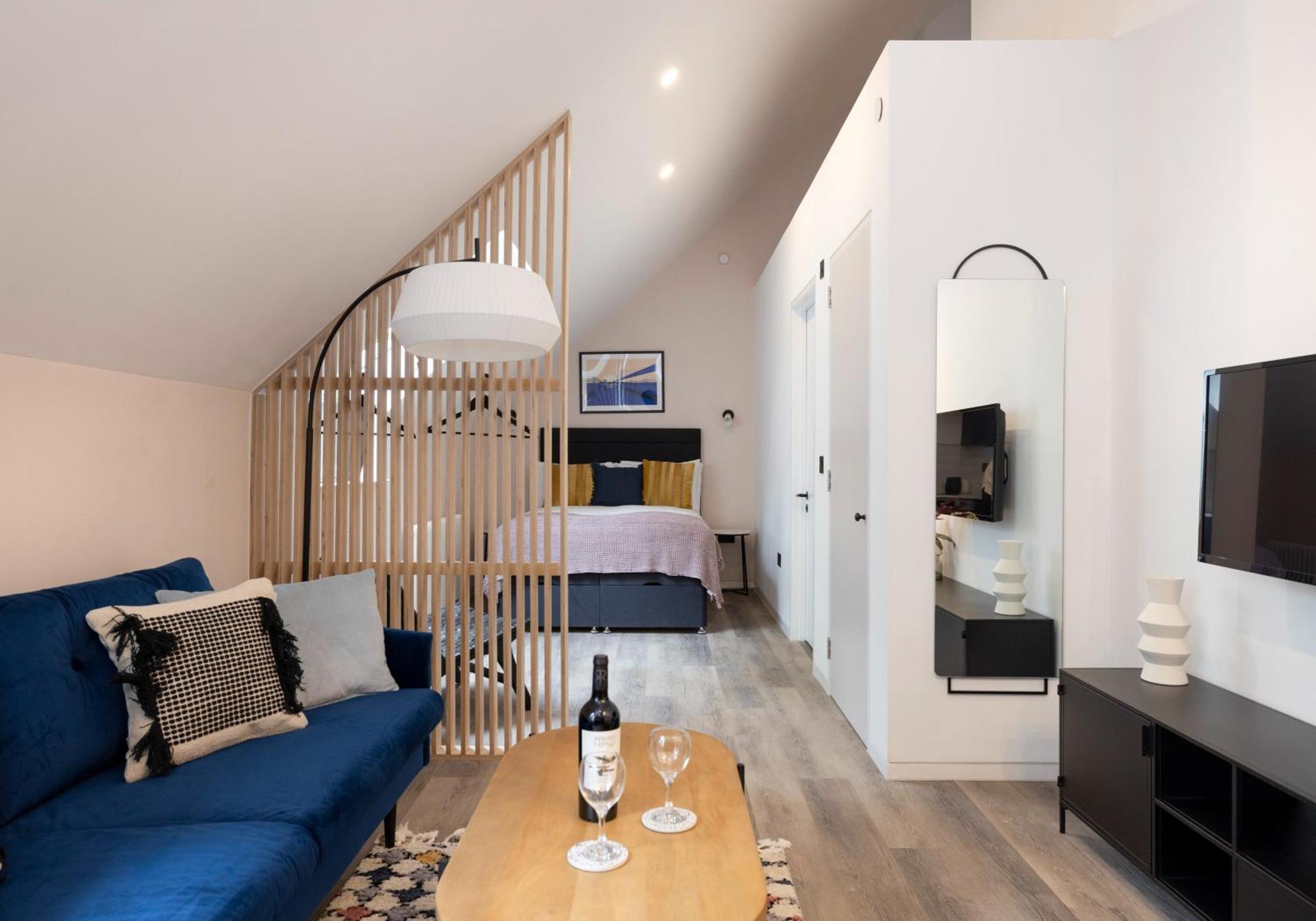 Charming Studios Near Holyrood Park & Calton Hill Эдинбург Номер фото