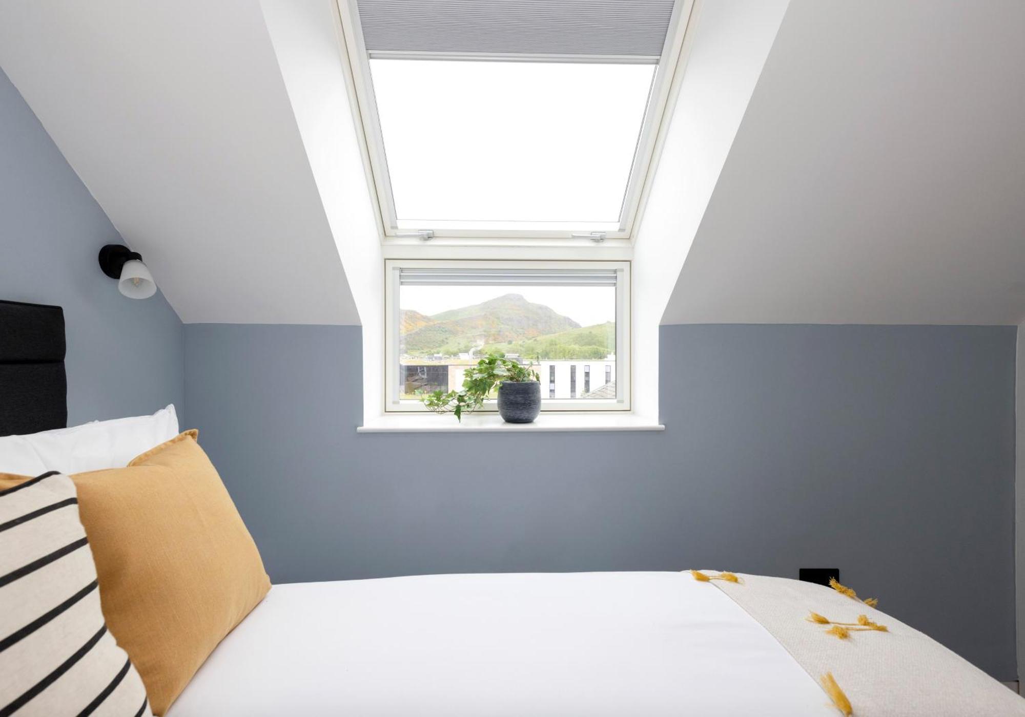 Charming Studios Near Holyrood Park & Calton Hill Эдинбург Номер фото
