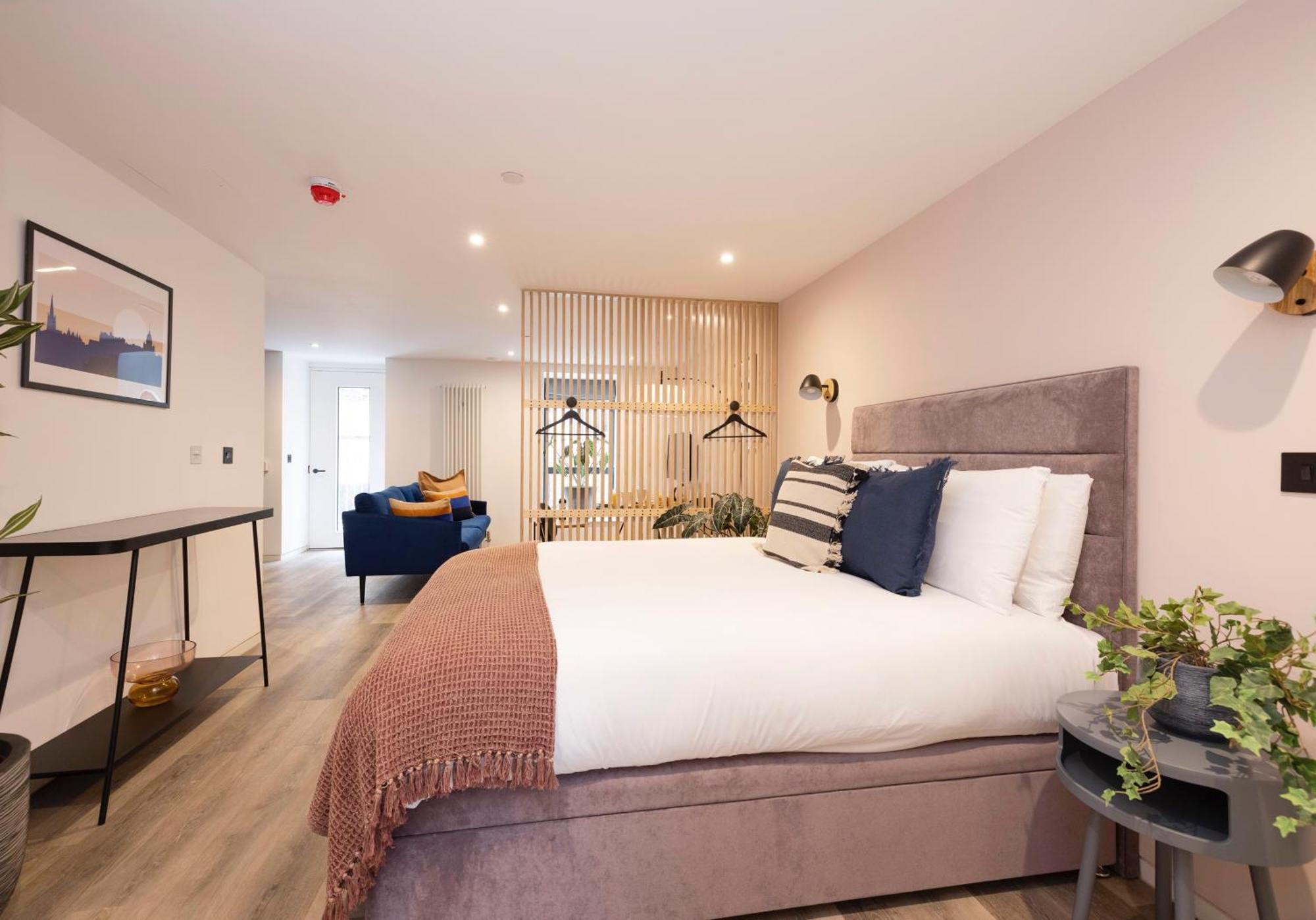 Charming Studios Near Holyrood Park & Calton Hill Эдинбург Номер фото