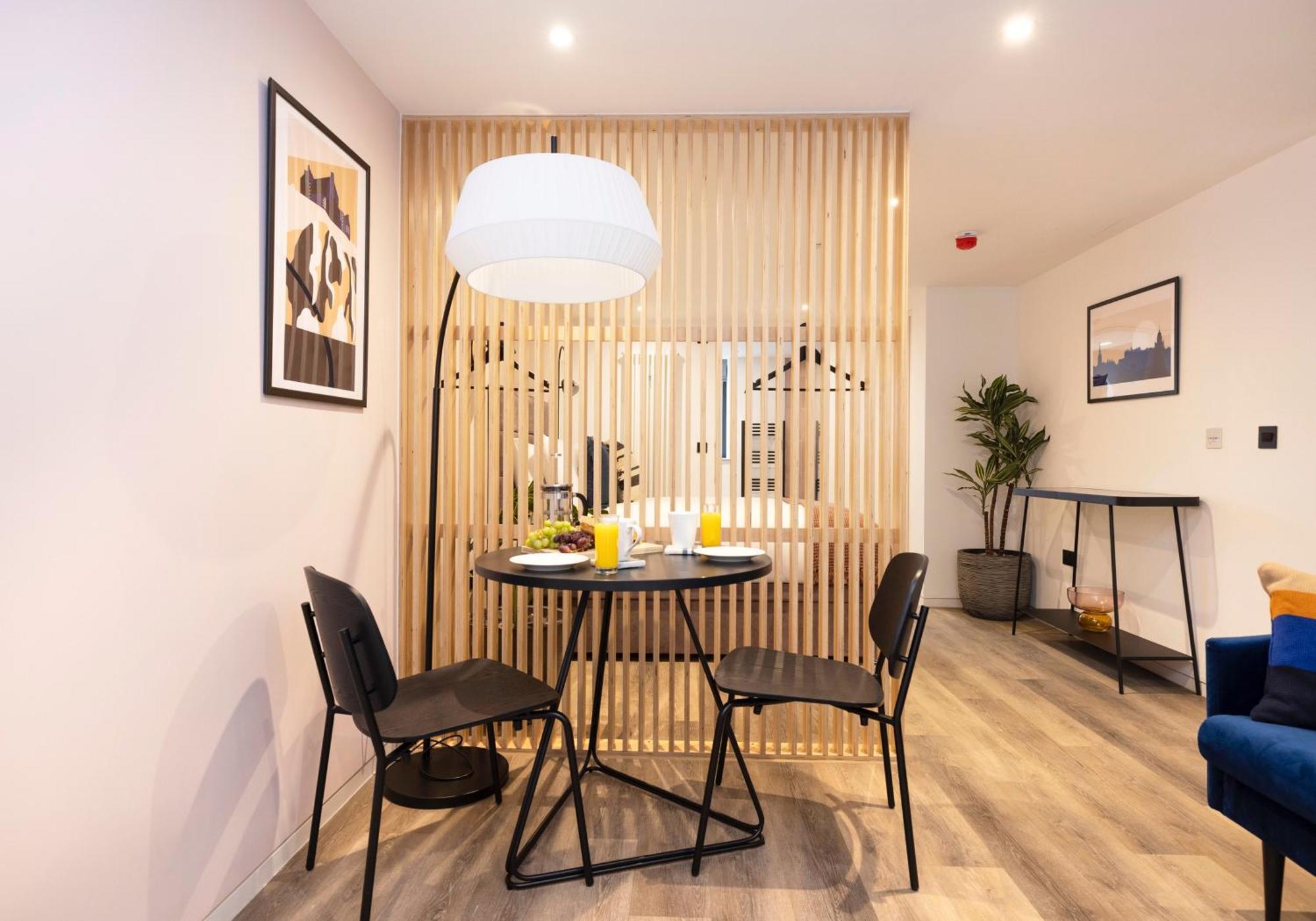 Charming Studios Near Holyrood Park & Calton Hill Эдинбург Номер фото